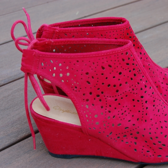 Bright Red Wedges - Picture 2 of 3